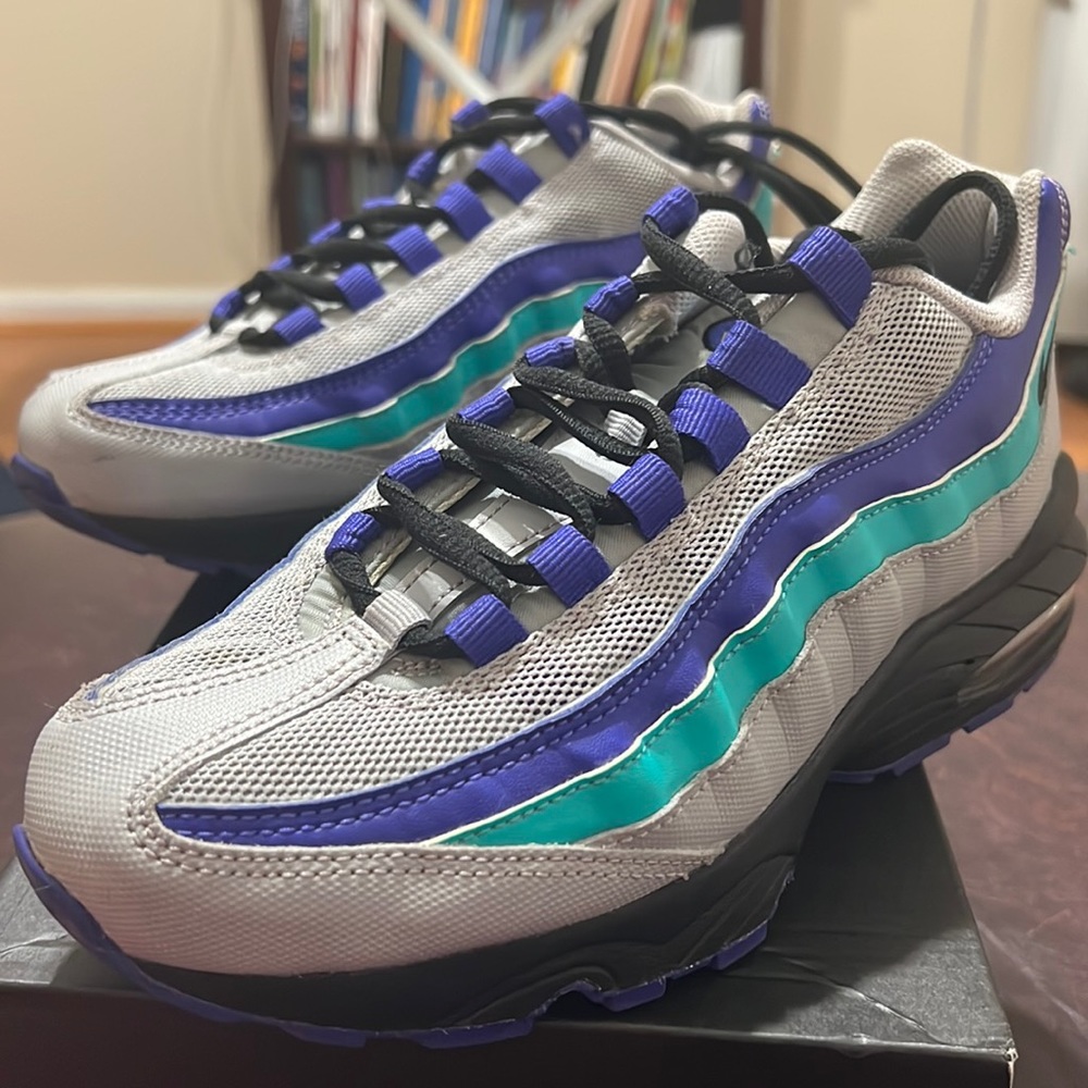 Like New Womens Nike Air Max